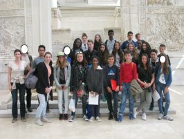 Photo 15 (le groupe devant l'Ara Pacis)