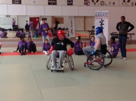 Boxe en fauteuil.