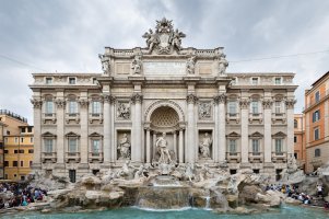 Photo 17 (la célèbre place Trevi et sa fontaine)